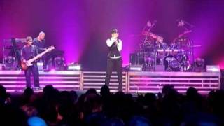 Laura Pausini  Medley Che Bene Mi Fai Fidati Di MeLive in Paris 05 [upl. by Venetia]