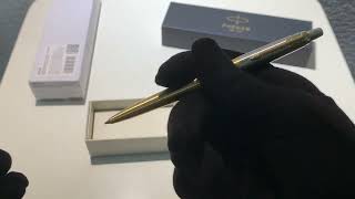 2953182 Шариковая ручка Parker Паркер Jotter 70th Anniversary StSteel Gold GT [upl. by Ennyroc979]