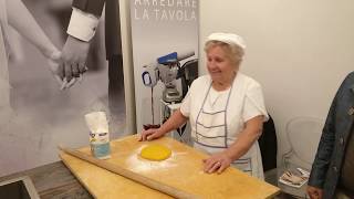 Come fare la pasta fatta a mano la sfoglia tirata al mattarello  showcooking [upl. by Adnarb]