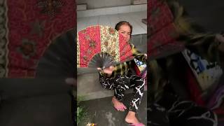 bali ubud indonesia streetseller seller women бали индонезия убуд уличныепродавцы [upl. by Fen]