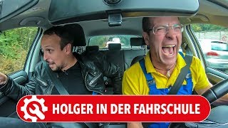 Holger in der FAHRSCHULE  Würde der Autodoktor nochmal die FührerscheinPrüfung bestehen [upl. by Dorman]