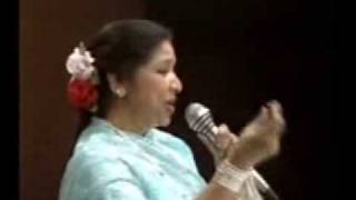 Asha Bhonsle Live Jawani Janeman [upl. by Adnale789]