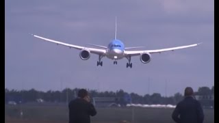 Piloot Dreamliner haalt grapje uit vliegtuigspotters in paniek [upl. by Pitzer]