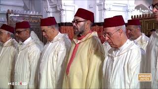 Le Roi Mohammed VI accomplit la prière du vendredi à la mosquée Al Mohammadi à Casablanca [upl. by Selmner]