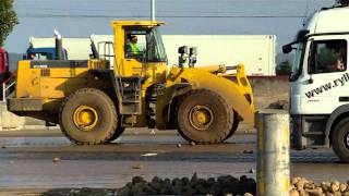 Big Komatsu Radlader WA 500 beim Rübenschieben [upl. by Varney]