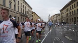 39 SportScheck Stadtlauf München 2017 Start 10 km Lauf 1 Gruppe [upl. by Traweek]