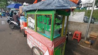 KETUPAT BETAWI TERMURAH amp TERENAK DI DEPAN RUMAH SAKIT amp SUDAH 2 GENERASI  INDONESIAN STREET FOOD [upl. by Enorahs77]