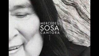 Mercedes Sosa Cantora 1  Pajaro de rodillas [upl. by Gelya]