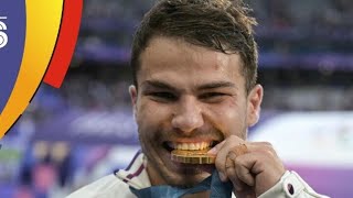 Antoine Dupont fier après la médaille dor de la France au rugby à 7 lors des JO de Paris [upl. by Rosenkranz]