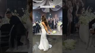 Hora do Buquê 💐 casamento noivas buque wedding noiva bride buquê festadecasamento shorts [upl. by Lebasiram]