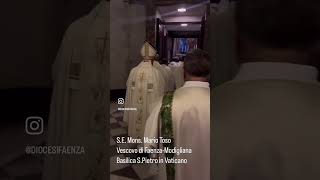 Il Vescovo Mario Toso in pellegrinaggio con i cresimati alla Basilica di San Pietro [upl. by Schulz]