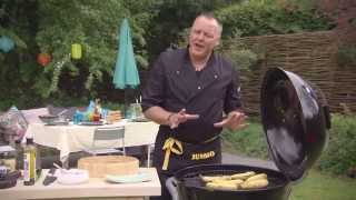 BBQvideo Banaan van de BBQ met gesmolten chocolade [upl. by Lemrahc]