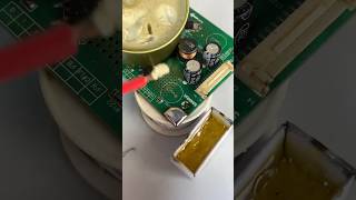 Soldering paste and soldering flux are two different things that are used in different ways [upl. by Garik290]