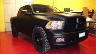 KAMALEON Car Wrapping cambio colore Dodge RAM 1500 nero opaco 3M [upl. by Kindig]