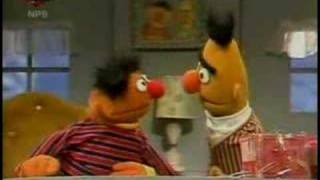 Bert en Ernie met het nummer Alleen Dutch Sesame Street [upl. by Garibald]