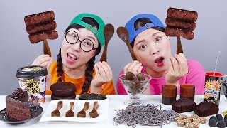 Mì sô cô la tráng miệng đen cửa hàng tiện lợi Mukbang DONA [upl. by Froma]