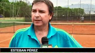 Es campeón de tenis y le hace mantenimiento a las canchas [upl. by Iorio]