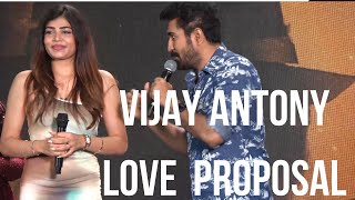 VIJAY ANTONY LOVE PROPOSALHITLER MOVIE EVENT SOLO SIGN SONIYA vijay antony stage performanace [upl. by Rocca657]