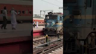 Rajgir  Varanasi Budhh Purnima Express Entering Varanasi Junction with announcement of Mahanagari [upl. by Edrock]