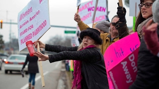 Hundreds gather for protests at Planned Parenthood in Kalamazoo [upl. by Milli]