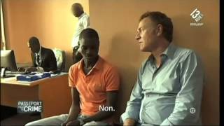 Abidjan  Un brouteur pris en flagrant délit par sa victime française et emprisonné [upl. by Nywles]