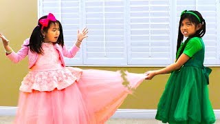 Jannie amp Emma Pretend Play Fixing Beautiful Dress [upl. by Aitselec]