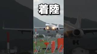 強風でも一直線に着陸🤩！airplane airport 出雲空港 縁結び 伊丹空港 日本航空 shorts [upl. by Asus506]