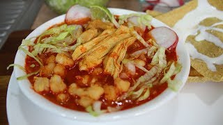 Pozole Rojo de Pollo Receta  Tips para que el maiz y la carne queden perfectos No pica [upl. by Hulda]