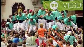 Castellers de Vilafranca  Primer 3 de 9 amb folre i lagulla descarregat [upl. by Norrehc527]