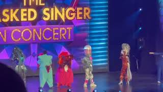 Ontmaskeringen van de masked singer in concert [upl. by Novihc]