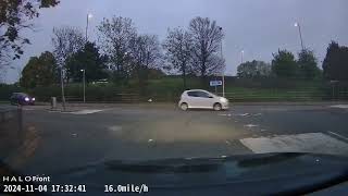 no stopping that woman at pitsea mini roundabout [upl. by Iot282]