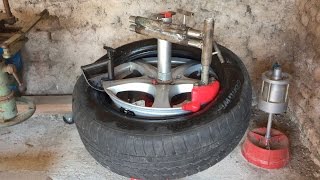 Démonte pneu manuel Manual tire changer Vidéo 3 [upl. by Zoller849]