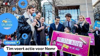 Tim Hofman met 250000 handtekeningen naar Tweede Kamer [upl. by Nnyled]