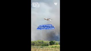 Incendie dans le Gard les Canadair défilent à Aubais pour éteindre les flammes [upl. by Zined]