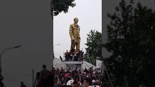 Public destroying sculpture of Mujib after Bangladesh got independence in 5 August2024 people [upl. by Foy211]