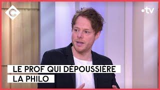 La philo en 3 minutes avec Booba et Baudelaire  Lev Fraenckel  C à Vous  21042023 [upl. by Gert]