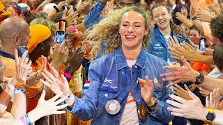 Femke Bol and Lieke Klaver dancing Links Rechts🕺🇳🇱 TeamNL and Snollebollekes in AMAZING PARTY 🎉😄 [upl. by Teak]