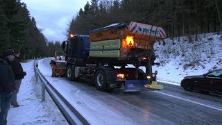 09122017 HO Blitzeis in Oberfranken Da rutscht selbst der Winterdienst [upl. by Ayikahs565]