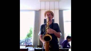 Ellery Eskelin trying a Buescher Aristocrat Big B tenorsaxophone in Amsterdam Winds [upl. by Nedrud992]