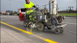 Euroser máquina trazadora de líneas y carro Graco trabajando con precisión en Asturias [upl. by Siduhey311]