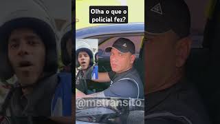 O que acha da atitude do policial [upl. by Arabella161]