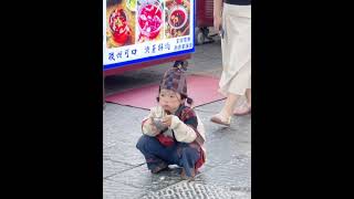 This NPC beggar in Luoyang is very good at business He is fat and bigeared It is Tiandian Re [upl. by Yracaz]