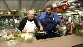 David De Jorge y Charo Zapiain preparan una tortilla de bacalao [upl. by Torosian693]