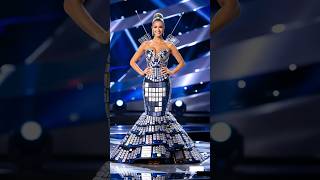 The Woman Performs a Fusion with a Giant Mobile Phone on AGT agt americagottalent magic [upl. by Judsen915]