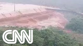 Veja momento em que barragem transborda em Minas Gerais  EXPRESSO CNN [upl. by Kitchen]