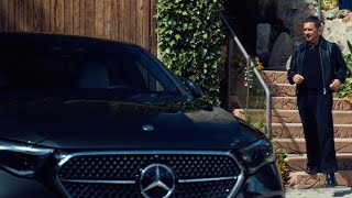 La conduite personnalisée par MercedesBenz  Une journée avec Antonio Banderas et sa fille Stella [upl. by Ylam]