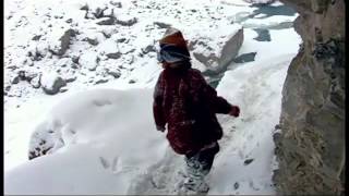 Himalaya  Le chemin du ciel 2008 bande annonce [upl. by Ahseirej]