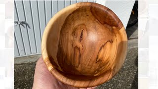 Schale drechseln aus Oma’s Apfelbaum 🍎 Handwerkskunst Drechsler Woodturning Apple Wood [upl. by Margalo127]