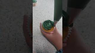 Cupcake Piping Technique Tutorial Buttercream Decorating techniques and Ideas Flowers Roseviral [upl. by Assirat792]