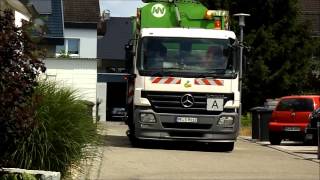 Müllabfuhr Seitenlader leert Mülleimer  German Garbage Truck [upl. by Yntirb]